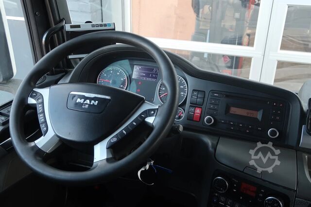 BDF-System MAN TGX 35.480 8X4-4BL/ MANUAL/ 26T HOOK/ HYVA LIFT/
