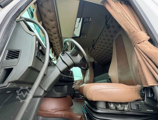 Standard tractor unit VOLVO FH GLOBETROTTER 6X2 701.000 KM SUPER CONDITION N