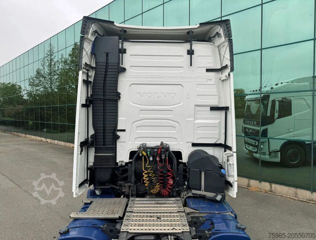 Standard tractor unit VOLVO FH GLOBETROTTER 6X2 701.000 KM SUPER CONDITION N