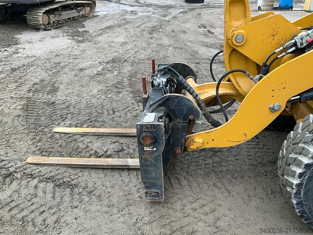 Loader Caterpillar 906M