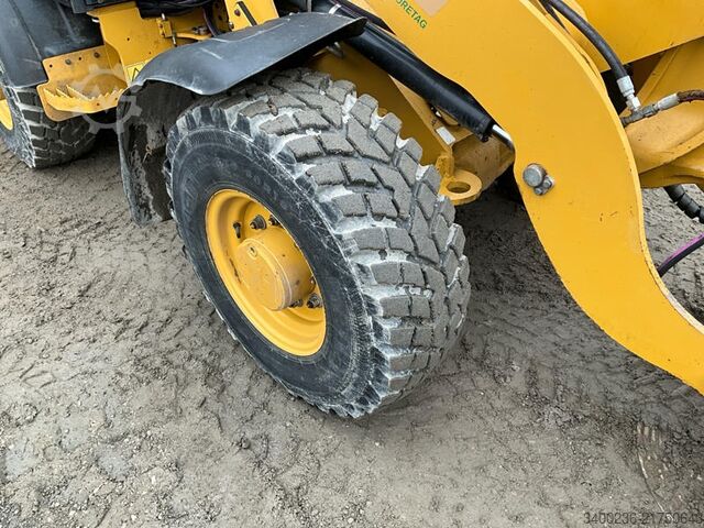 Loader Caterpillar 906M