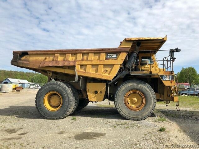 Rigid dump truck Caterpillar 773B