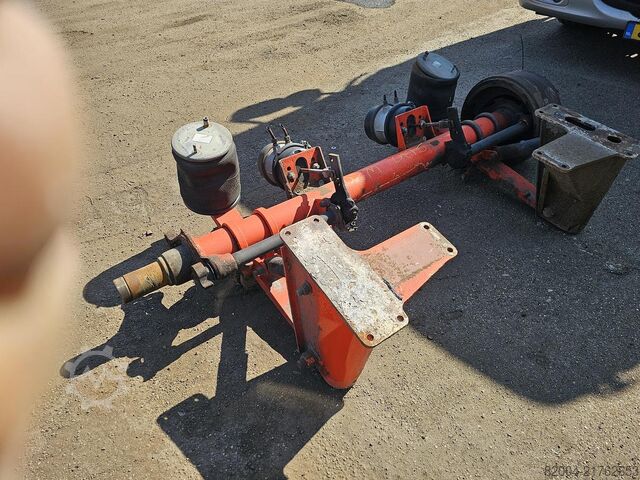 Achse SMB TRAILER AXLE SINGLE TIRE DRUM. MISSING ONE HUBE.