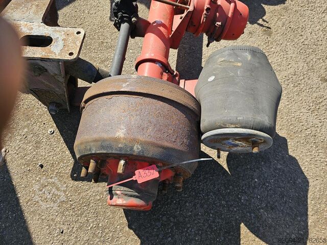 Achse SMB TRAILER AXLE SINGLE TIRE DRUM. MISSING ONE HUBE.