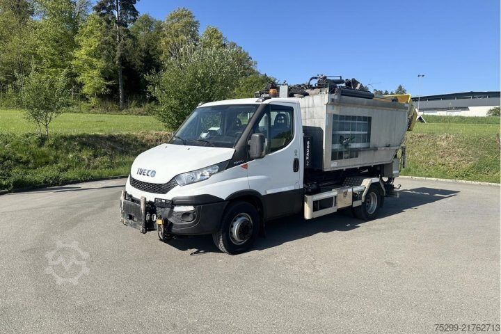 Abrollkipper Iveco 70C17 Kommunal + Schneepflug / Swiss-Vehicle