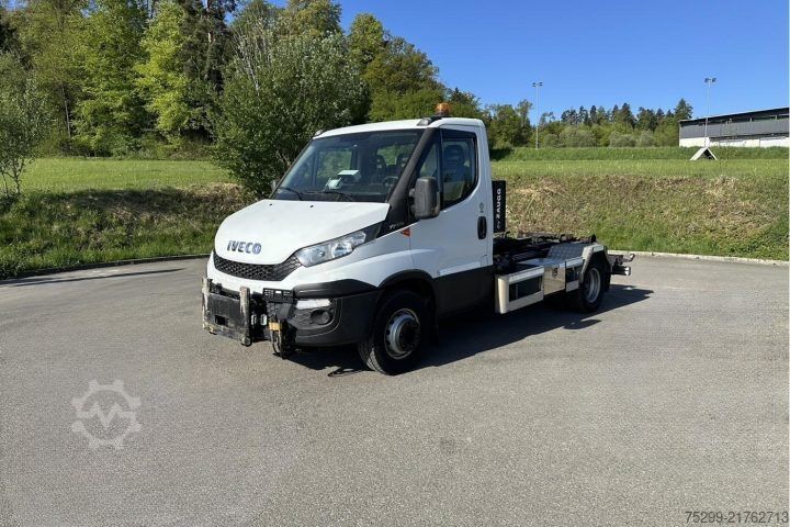 Abrollkipper Iveco 70C17 Kommunal + Schneepflug / Swiss-Vehicle