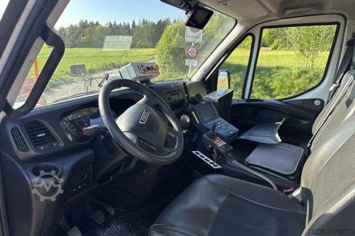 Abrollkipper Iveco 70C17 Kommunal + Schneepflug / Swiss-Vehicle