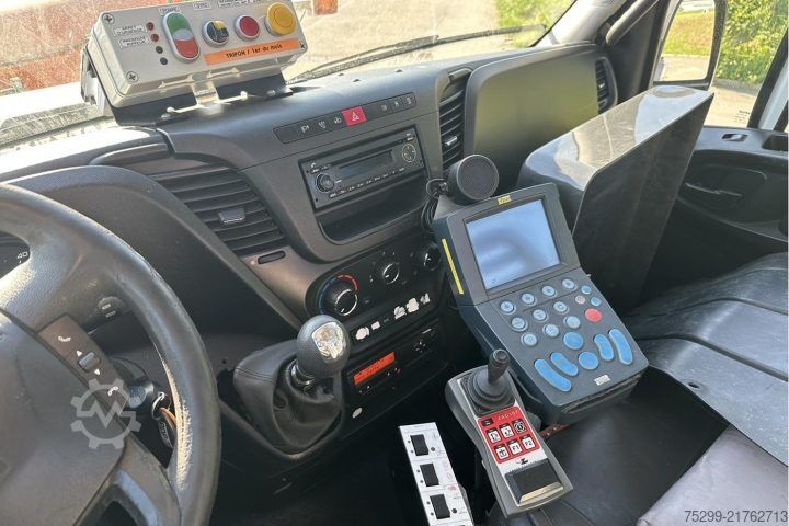 Abrollkipper Iveco 70C17 Kommunal + Schneepflug / Swiss-Vehicle