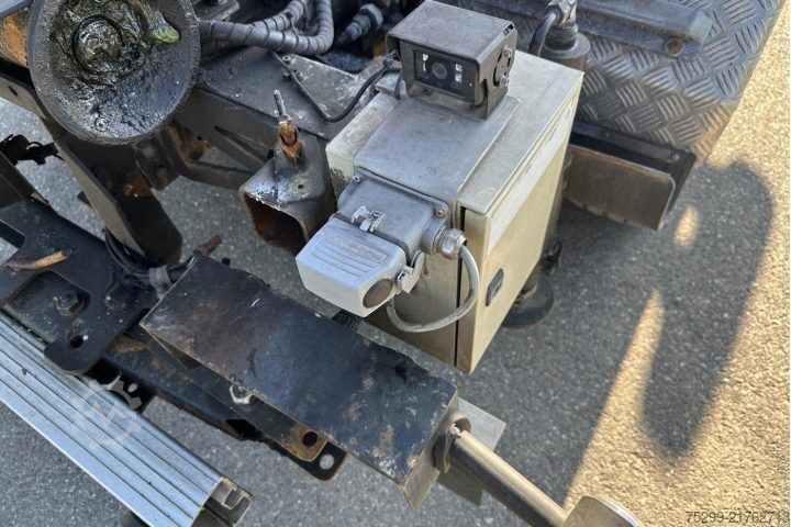 Abrollkipper Iveco 70C17 Kommunal + Schneepflug / Swiss-Vehicle