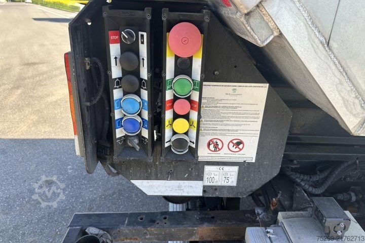 Abrollkipper Iveco 70C17 Kommunal + Schneepflug / Swiss-Vehicle