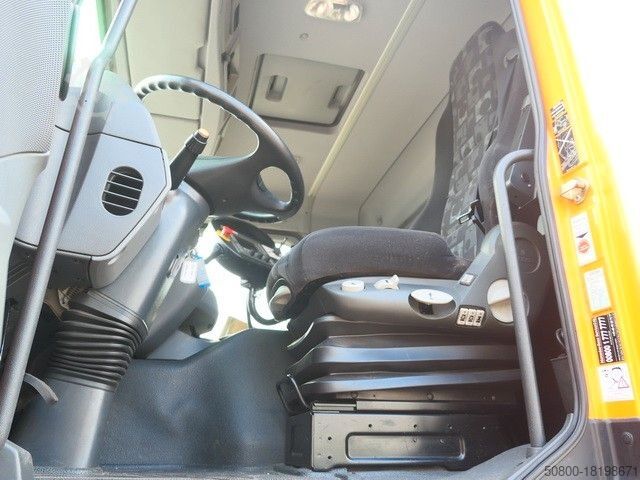 Kehrmaschine MERCEDES-BENZ 2032 A Actros 4x4, Bucher STKF 9500, Airport, AC