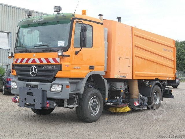 Kehrmaschine MERCEDES-BENZ 2032 A Actros 4x4, Bucher STKF 9500, Airport, AC