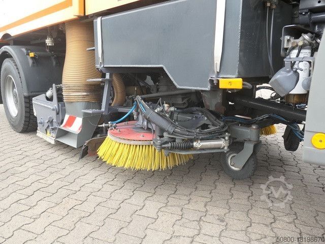 Kehrmaschine MERCEDES-BENZ 2032 A Actros 4x4, Bucher STKF 9500, Airport, AC