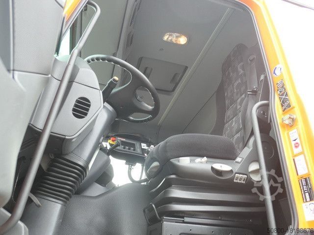 Kehrmaschine MERCEDES-BENZ 2032 A Actros 4x4, Bucher STKF 9500, Airport, AC