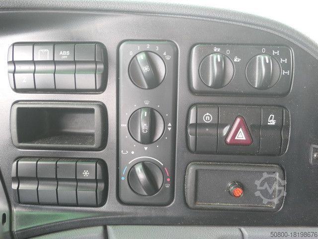 Kehrmaschine MERCEDES-BENZ 2032 A Actros 4x4, Bucher STKF 9500, Airport, AC