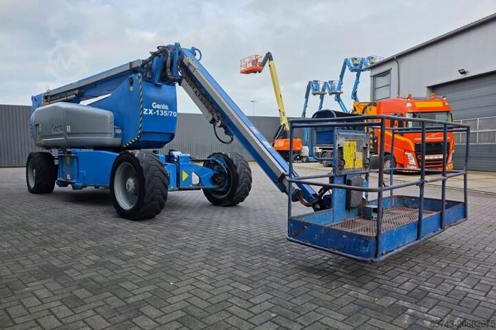 Gelenkteleskoparbeitsbühne Genie ZX135/70 Diesel, 4x4x4 Drive, 43m Lifting Height,