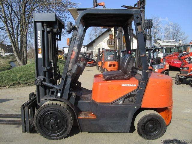 Diesel Forklift Doosan D30G -Triplex-FH 4,7m + Seitenschieber