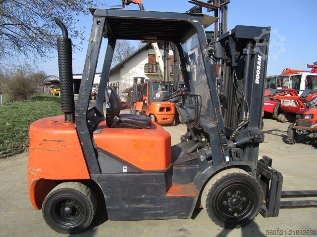 Diesel Forklift Doosan D30G -Triplex-FH 4,7m + Seitenschieber