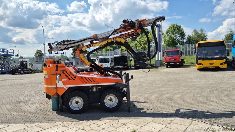 Rock drill Sandvik Tamrock Commando 120R 4X4