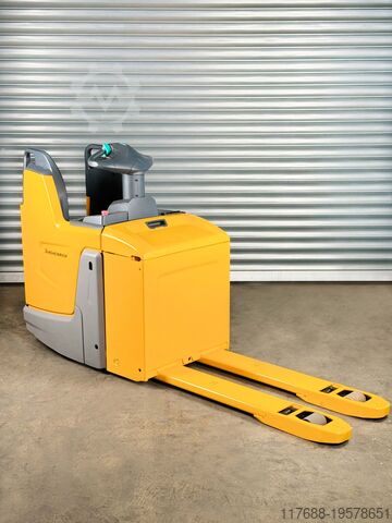 No pallet truck driver Jungheinrich ERE 225 - Service Neu - Batterie 82% - 2,5t - Plattform