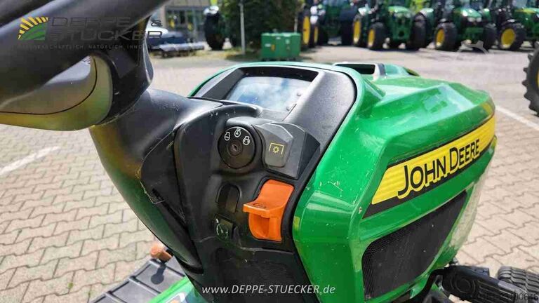 John Deere X950R mit 1,37m Schnittbreite John Deere X950R mit 1,37m Schnittbreite