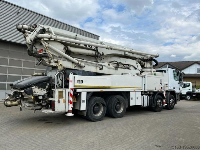 Betonpumpen-LKW MERCEDES-BENZ Actros 3241 B 8x4 Betonpumpe Putzmeister 42m
