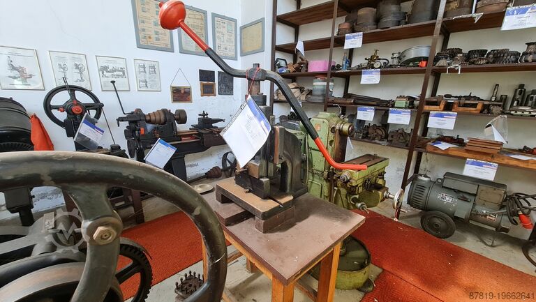 Machine Tool Museum Div. Div.
