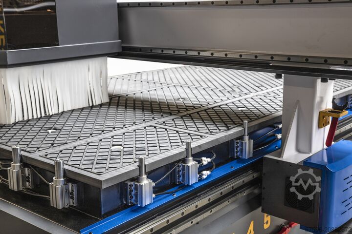 Bearbeitungszentrum DMA Machinery CNC-ROUTERS Express-1326 ATC ( COMPACT )