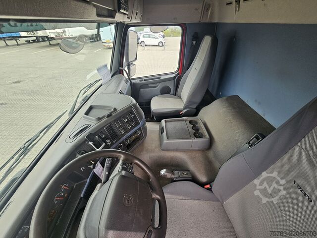 Cattle transport Volvo FM 300 4x2 - Livestock 1 deck - Euro 4 - I shift