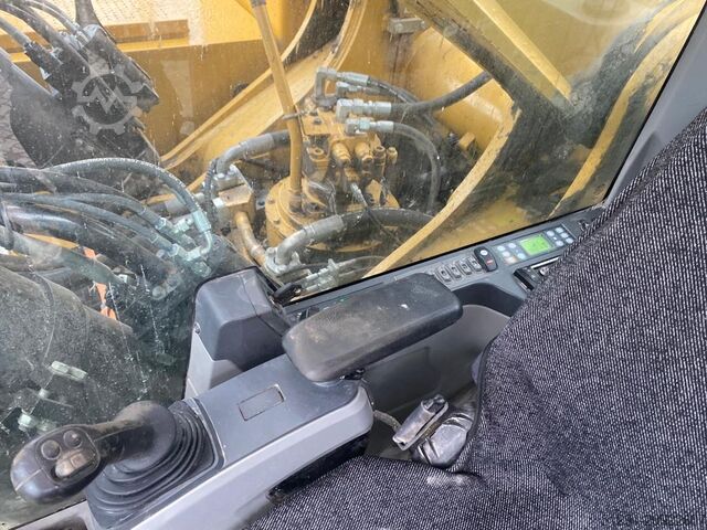 Crawler excavator Caterpillar 390FL ME