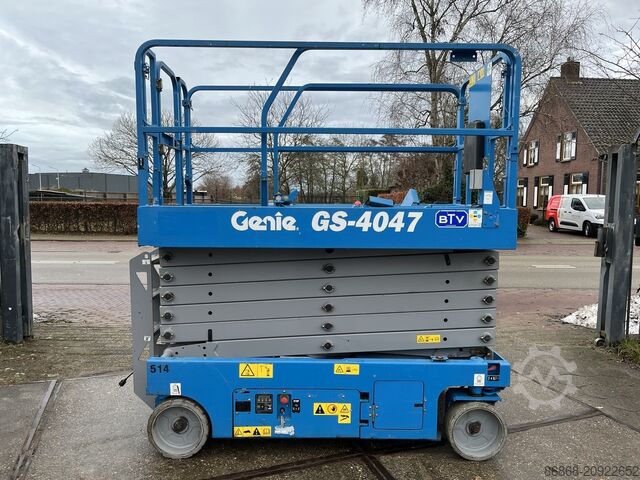 Used Genie GS4047 scissor lift (2017) with new batteries! GENIE GS4047