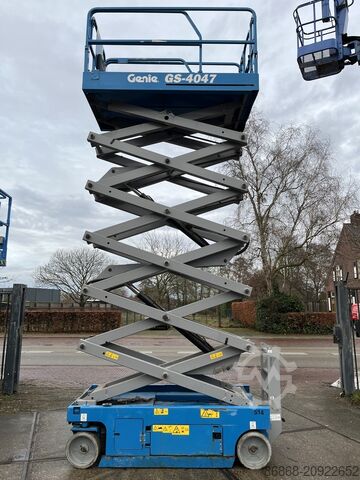 Used Genie GS4047 scissor lift (2017) with new batteries! GENIE GS4047