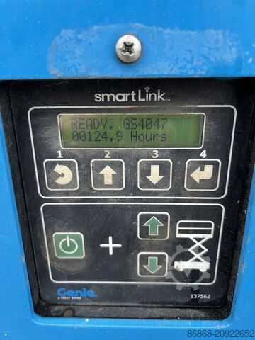 Used Genie GS4047 scissor lift (2017) with new batteries! GENIE GS4047