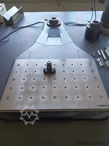 Coordinate measuring machine Keyence XM