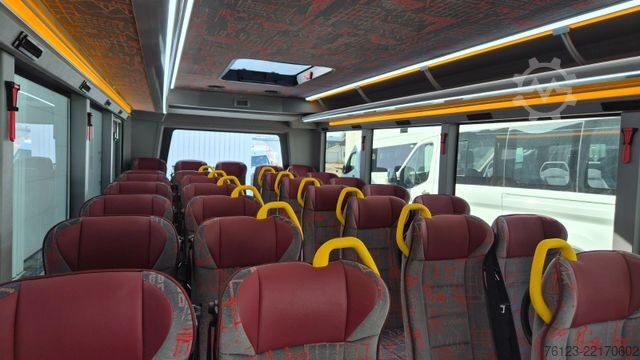 Kleinbus MERCEDES-BENZ 30 Sitzer Schul- Transferbus 519 Vorlauffahrzeug