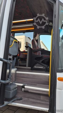 Kleinbus MERCEDES-BENZ 30 Sitzer Schul- Transferbus 519 Vorlauffahrzeug