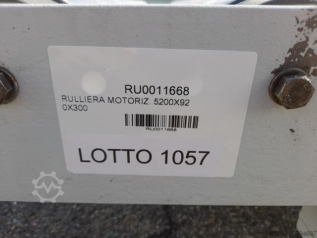 Powered roller conveyor 5200x920x300 mm, roller length L=900 mm  