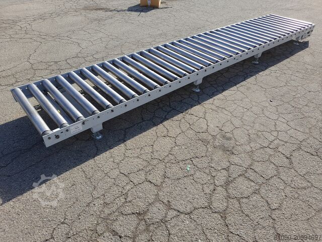 Powered roller conveyor 5200x920x300 mm, roller length L=900 mm  