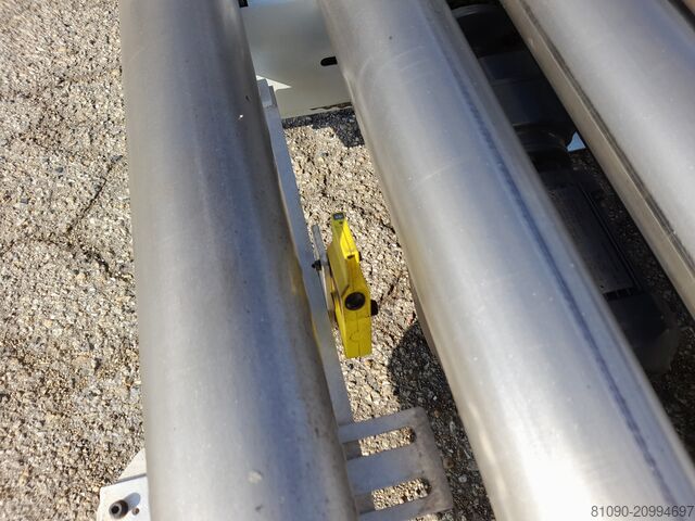 Powered roller conveyor 5200x920x300 mm, roller length L=900 mm  