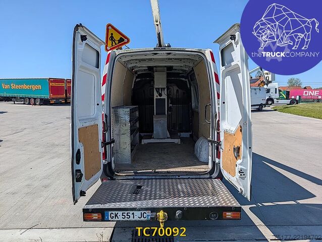 Lifting platform Renault Master 145.35 nacelle klubb