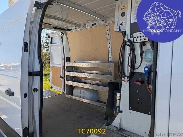 Lifting platform Renault Master 145.35 nacelle klubb