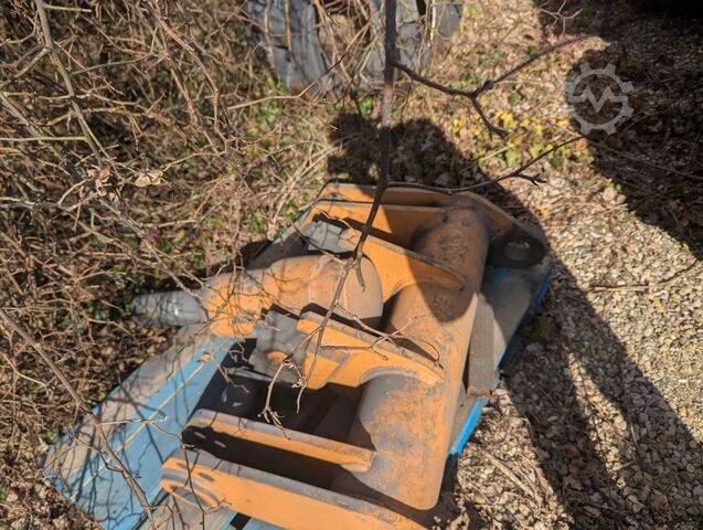 CASE 588-P wheeled excavator with grapple Case 588-P