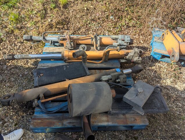 CASE 588-P wheeled excavator with grapple Case 588-P