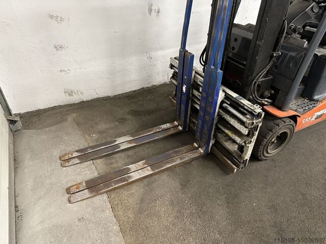 Electric 4-wheel forklift Toyota 8FBM20T - SEITENSCHIEBER - KLAMMER