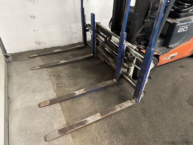 Electric 4-wheel forklift Toyota 8FBM20T - SEITENSCHIEBER - KLAMMER