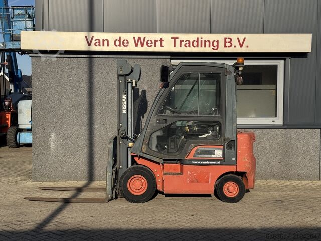 Nissan FD01A15 duplo330 sideshift / 4th function DIESEL FULL CAB. LOW HOURS NISSAN FD01A15 duplo330 sideshift / 4e Functie DIESEL FULL CAB. LOW HOURS