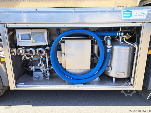 LKW mit Tankaufbau MAN TGS 26.420 6x2 ATM bei 740.430 km am 30.12.2021