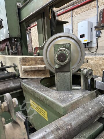 Bearbeitungszentrum mit Durchlauf Hundegger p10