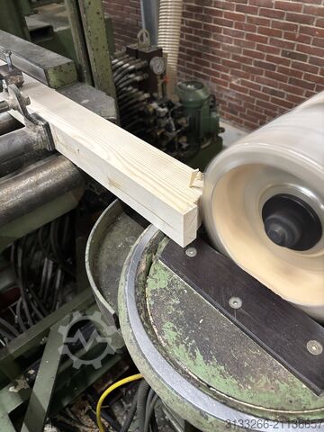 Bearbeitungszentrum mit Durchlauf Hundegger p10