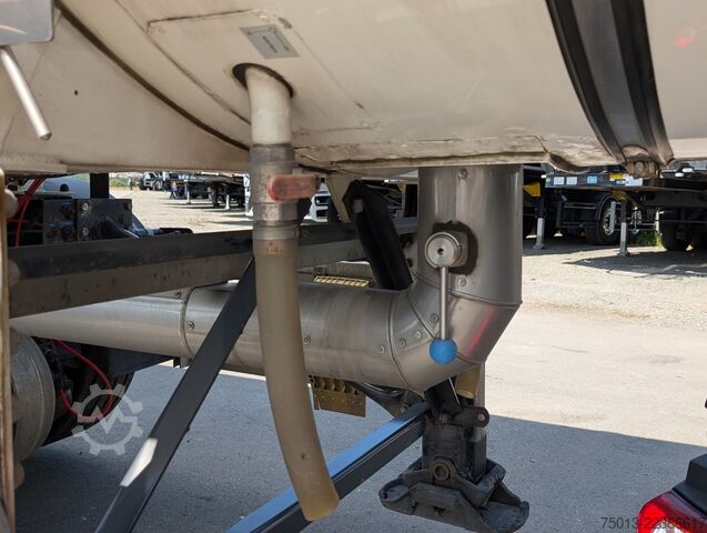 Tankauflieger KÄSSBOHRER Ad Blue 28 cbm, BARTEC u. Vogelsang Pumpe, Funk